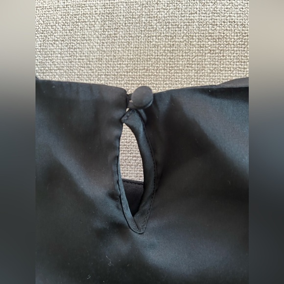 GAP Black Short Puff Sleeve Top Blouse. Size Small. - Picture 9 of 11